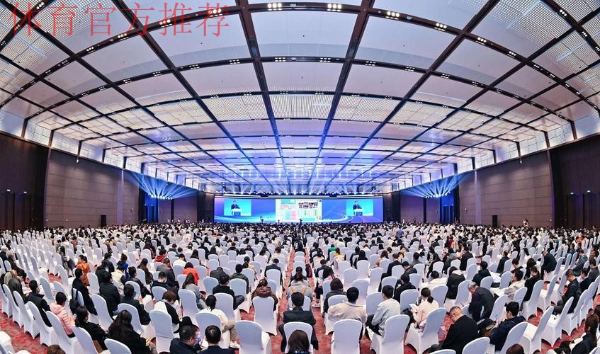 第六届亚足联医学大会会前工作坊首日会议在蓉举行 第六届亚足联医学大会会前工作坊首日会议在蓉举行